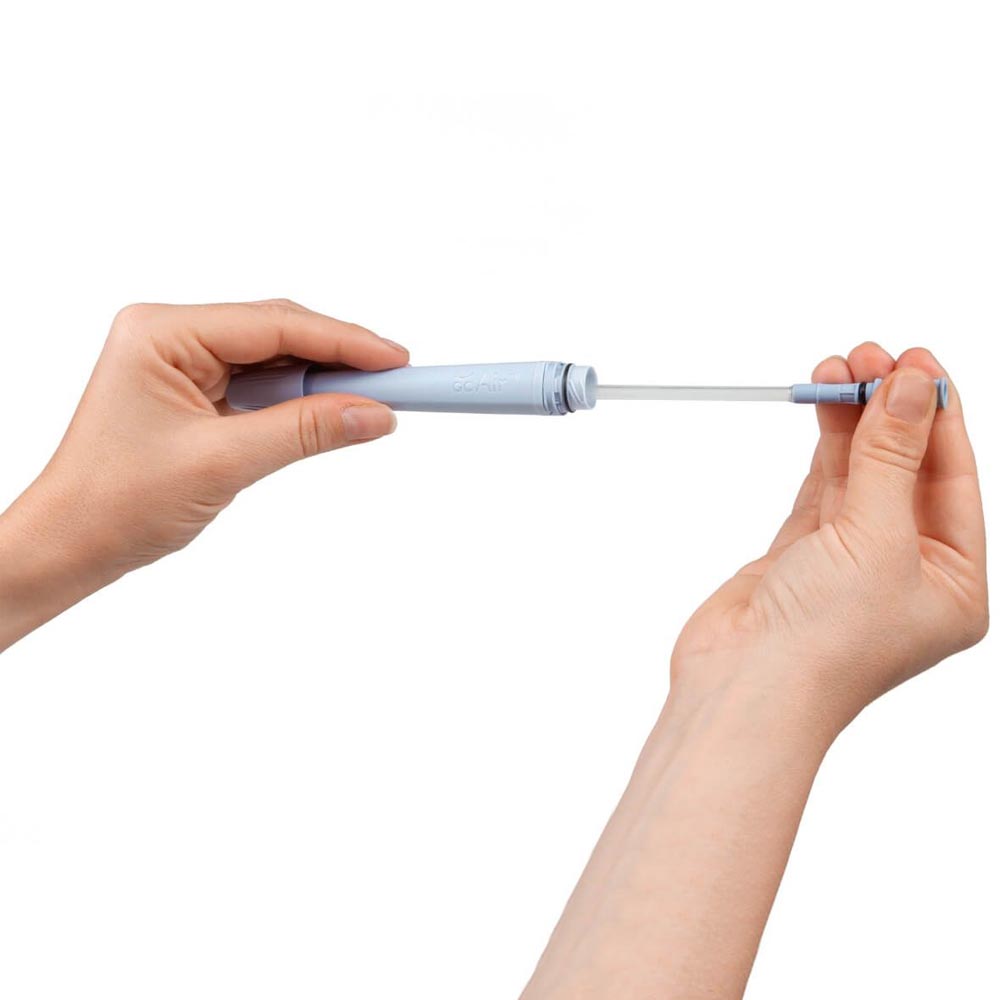 gentlecath air for women hydrophilic female catheter in hands